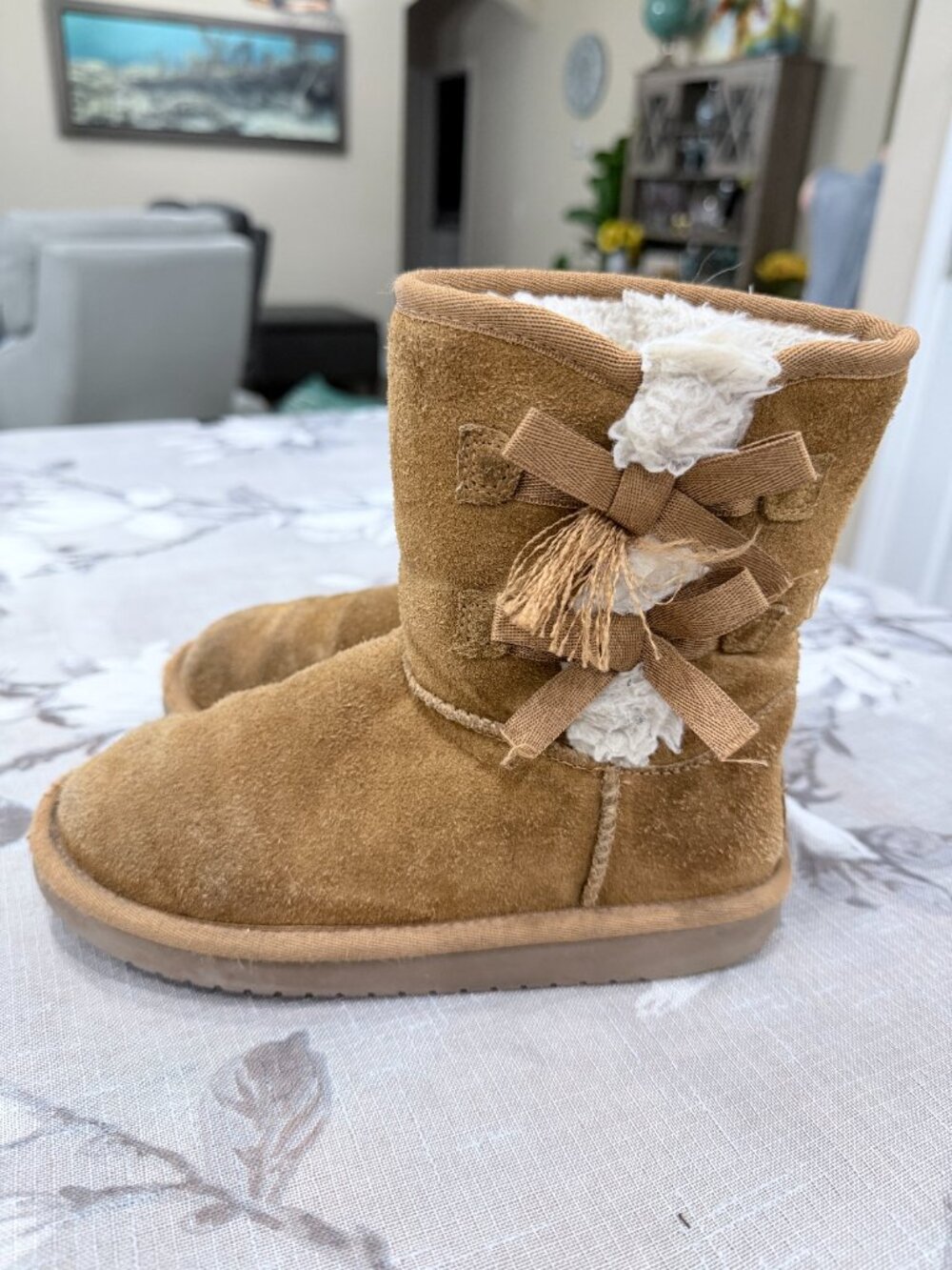 Koolaburra by UGG Kids Chestnut Bow Faux Fur Boots Size 1 Girls Winter Boots